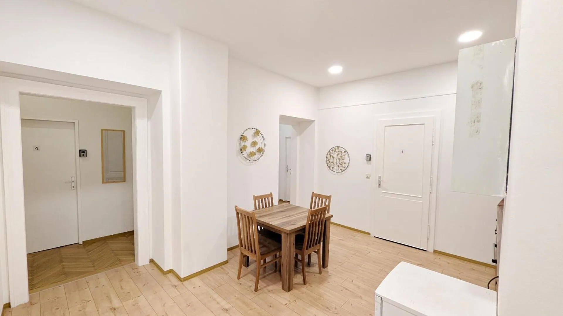 Homestay Spacious Rooms - 15 Min From Airport & City Center, 5 Min From Vienna Main-Bus Station Ez9