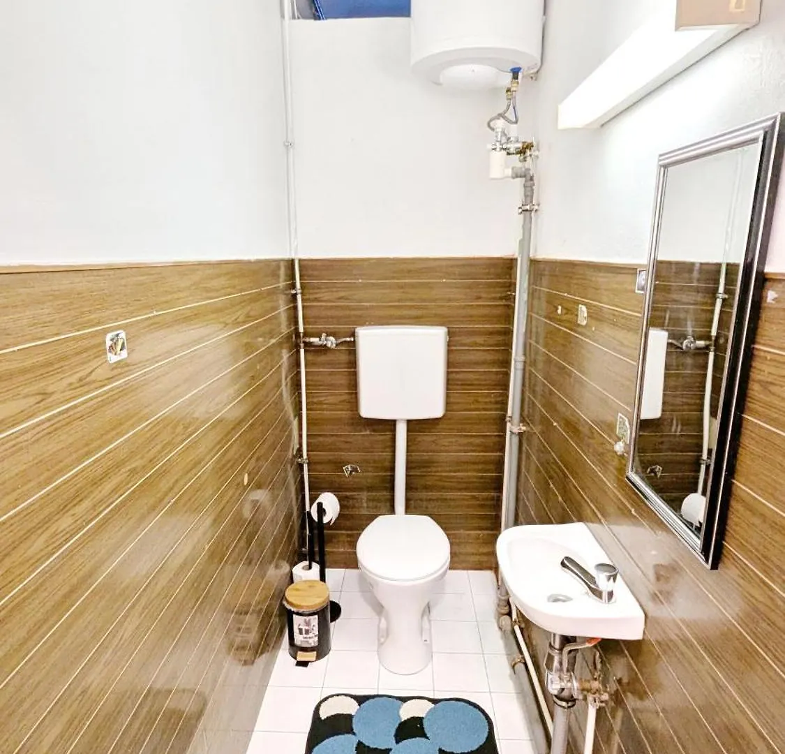 Spacious Rooms - 15 Min From Airport & City Center, 5 Min From Vienna Main-Bus Station Ez9