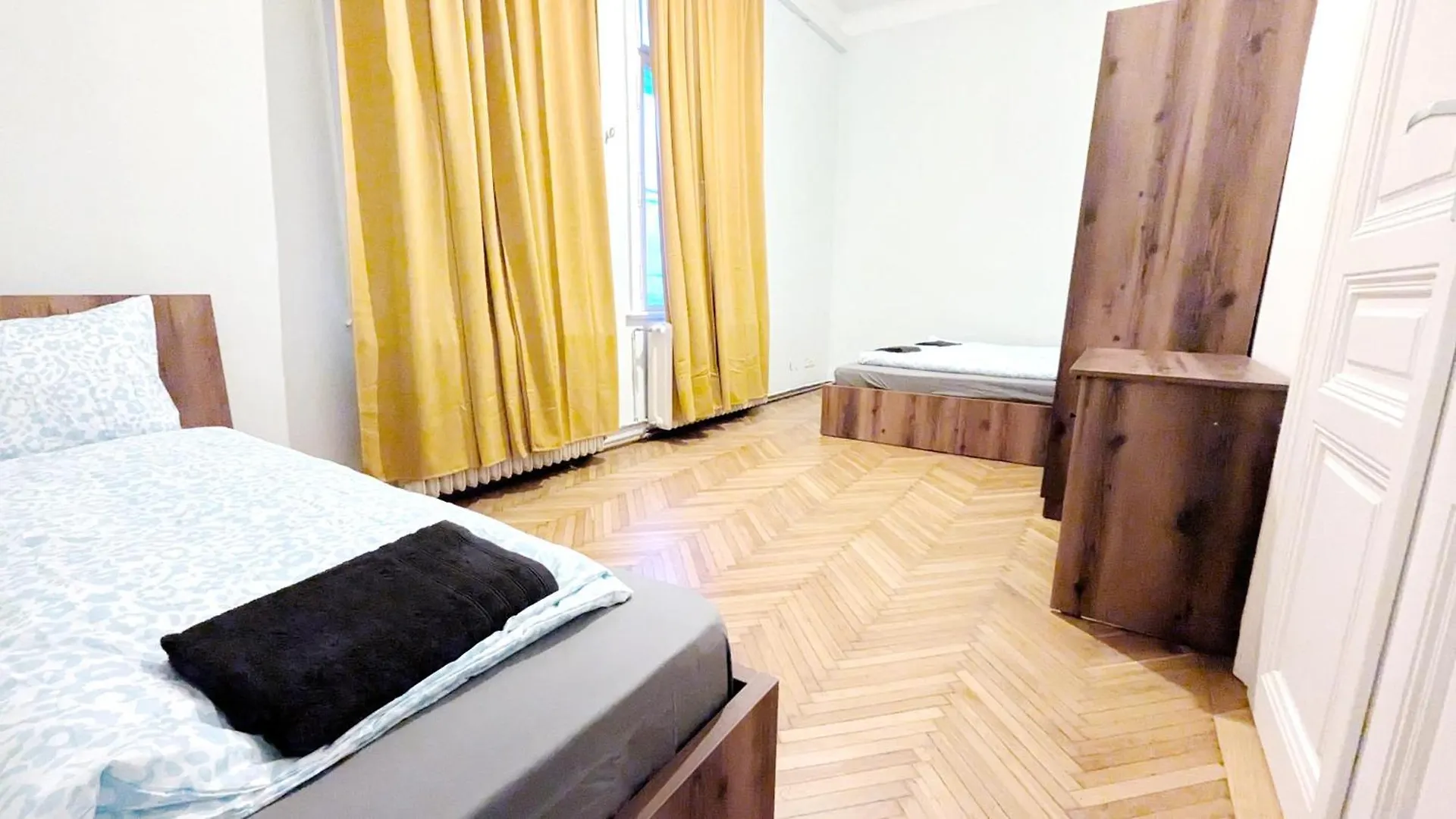 Spacious Rooms - 15 Min From Airport & City Center, 5 Min From Vienna Main-Bus Station Ez9 0*,  Austria