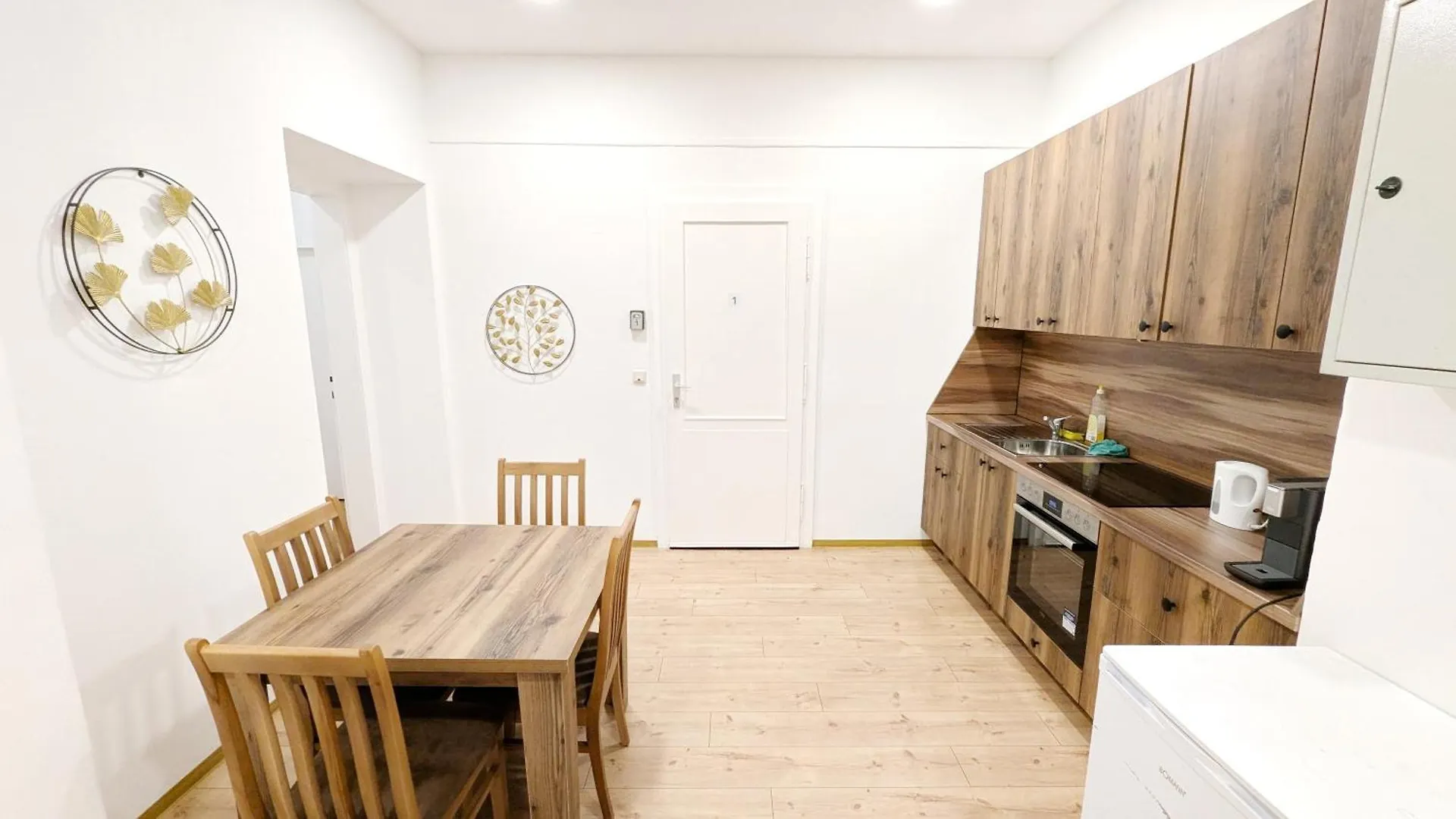 Homestay Spacious Rooms - 15 Min From Airport & City Center, 5 Min From Vienna Main-Bus Station Ez9