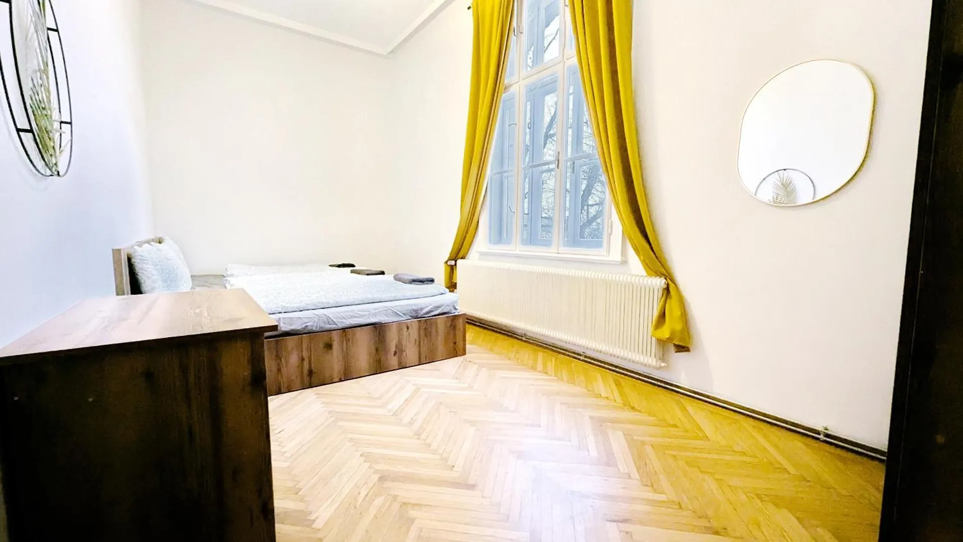 Spacious Rooms - 15 Min From Airport & City Center, 5 Min From Vienna Main-Bus Station Ez9