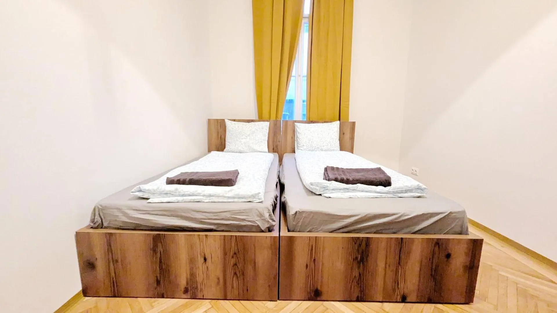 Spacious Rooms - 15 Min From Airport & City Center, 5 Min From Vienna Main-Bus Station Ez9 0*,  النمسا